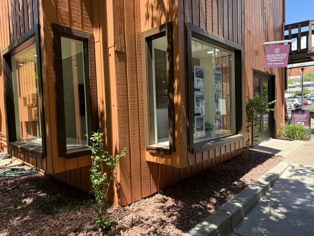 2 W Saint George Blvd, Saint George, UT for lease Building Photo- Image 1 of 6