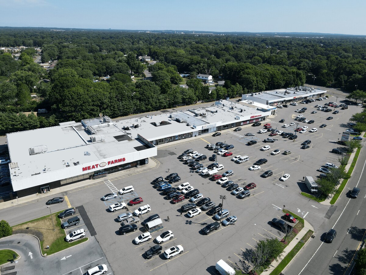 45854645 Sunrise Hwy, Bohemia, NY 11716