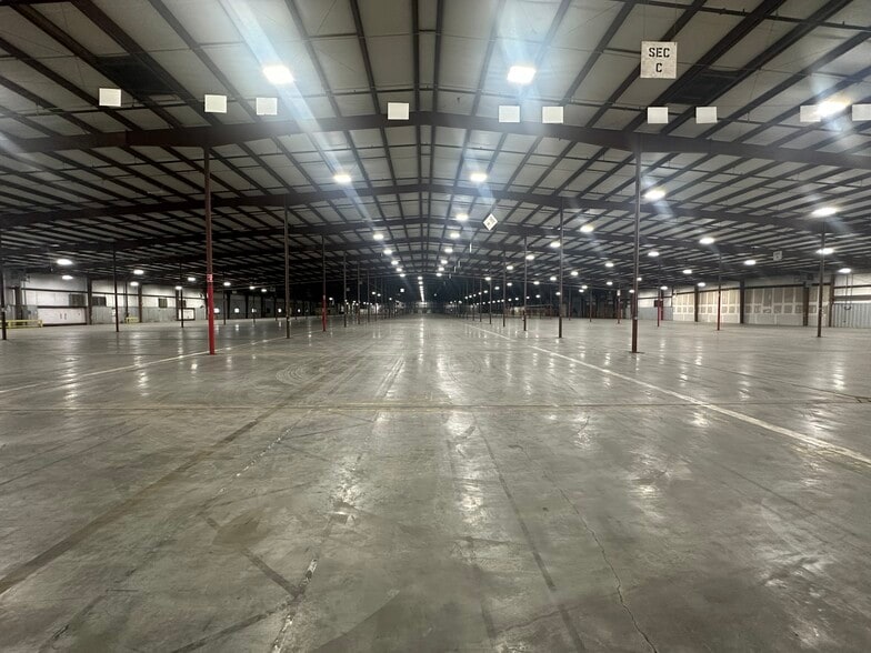 1100 N Redmond Rd, Jacksonville, AR for lease - Interior Photo - Image 2 of 22