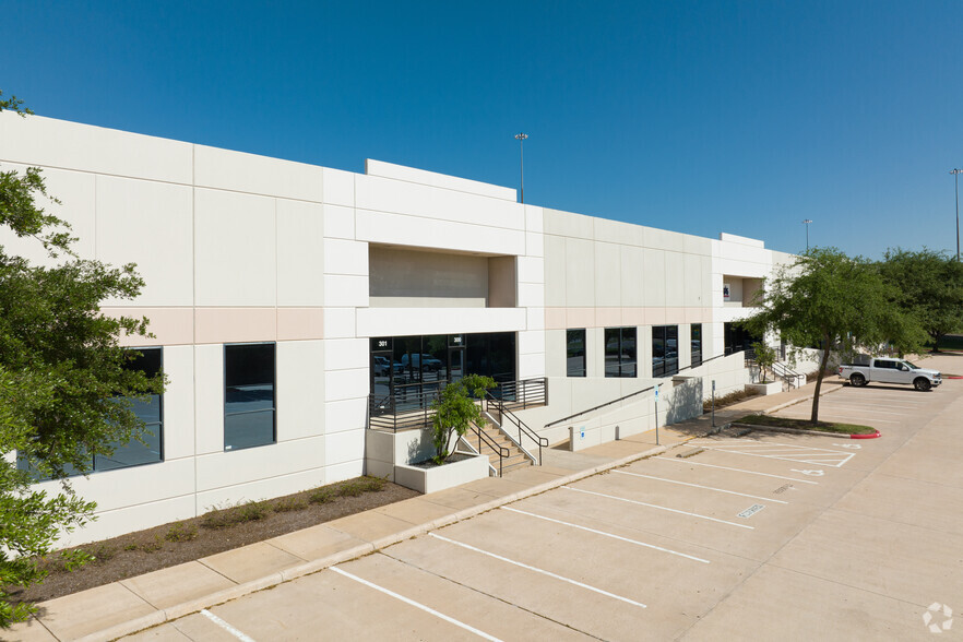 2525 Ridgepoint Dr, Austin, TX for lease - Building Photo - Image 1 of 6