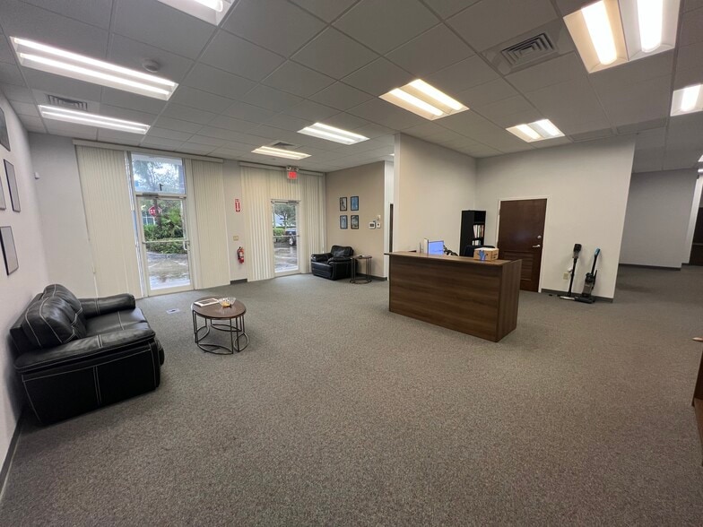 1700 Park Ln S, Jupiter, FL for lease - Building Photo - Image 3 of 27
