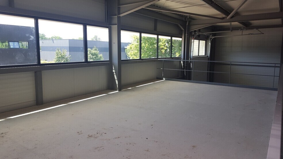 Flex in Mérignac for lease - Building Photo - Image 2 of 10