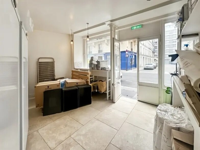 Retail in Paris for lease - Building Photo - Image 3 of 6