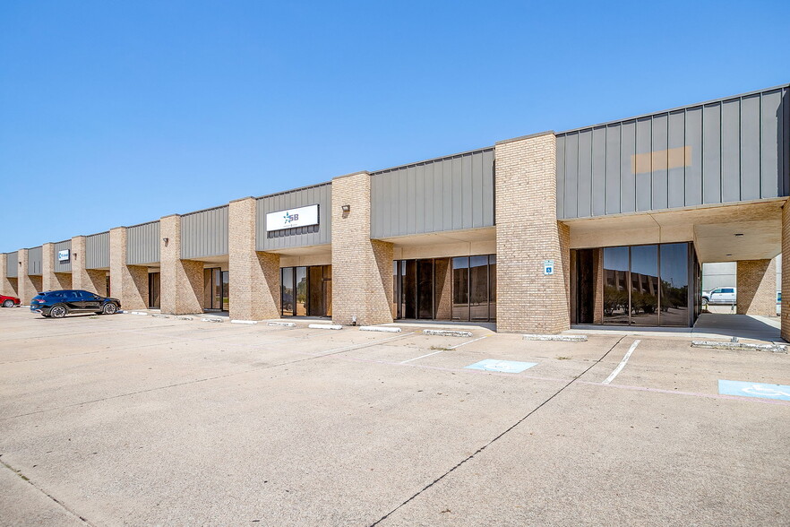 401 S Jim Wright Fwy, Fort Worth, TX for lease - Building Photo - Image 1 of 25