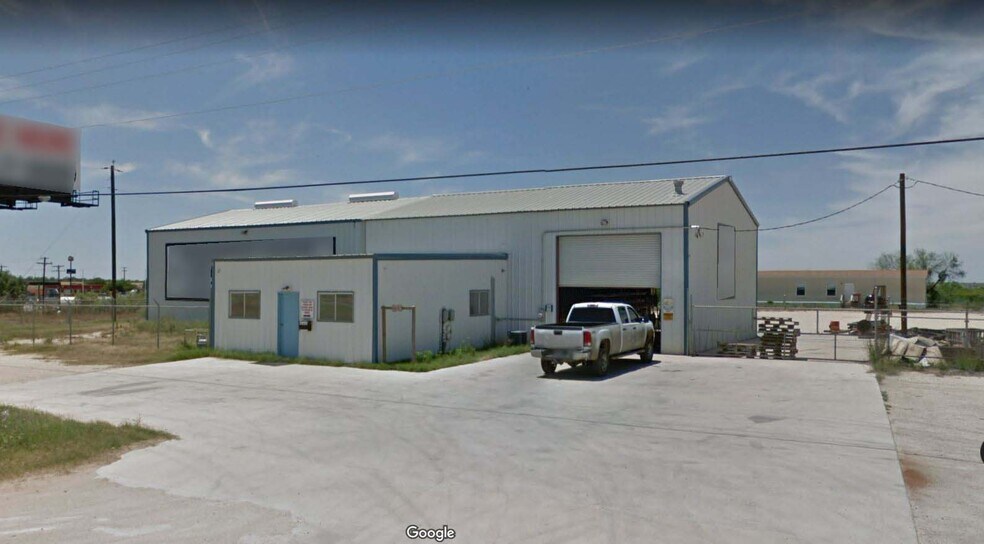 16120 S Interstate Highway 35, Dilley, TX for sale - Building Photo - Image 1 of 1