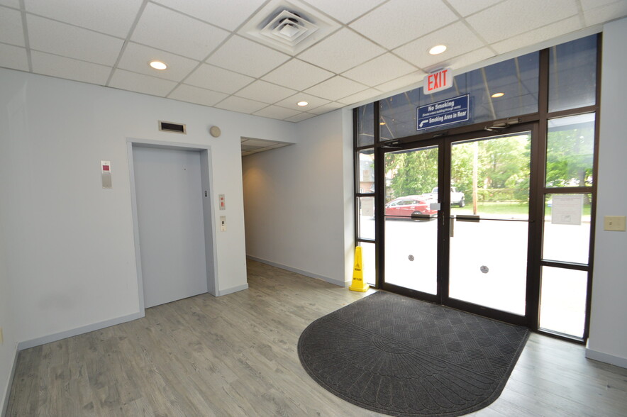 912 Main St, Stroudsburg, PA for lease - Interior Photo - Image 3 of 6