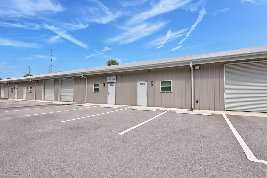 3801-3815 Oleander Ave, Fort Pierce, FL for lease - Building Photo - Image 2 of 22