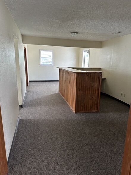 303 W Macarthur St, Shawnee, OK for lease - Lobby - Image 3 of 11