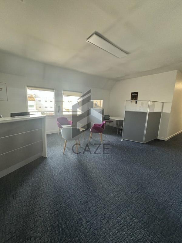 Office in La Rochelle for sale Interior Photo- Image 1 of 6