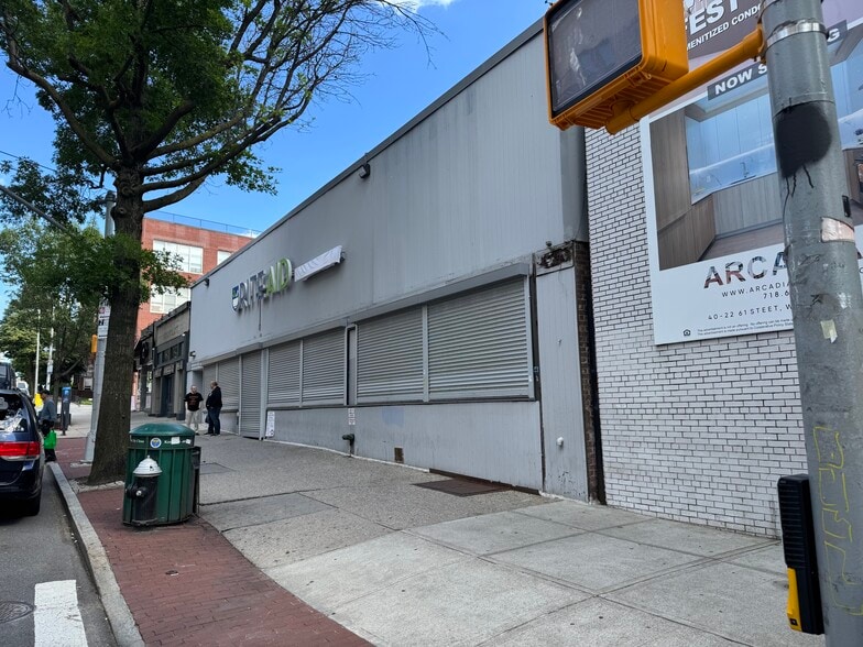 60-26 Woodside Ave, Flushing, NY for lease - Building Photo - Image 1 of 4