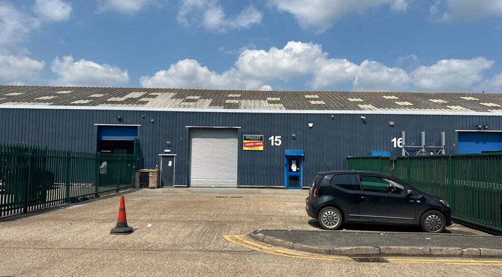 14-16 Manchester Way, Dagenham for lease - Building Photo - Image 1 of 3