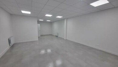 1 Route D'Ozoir, Roissy-en-Brie for lease Interior Photo- Image 1 of 6