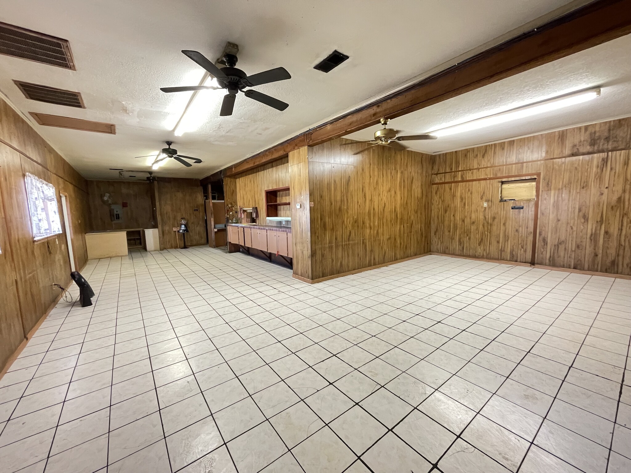 423 W Plantation Dr, Clute, TX 77531 - Nenas Restaurant | LoopNet