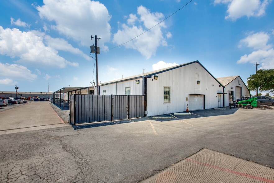 1824 N 1st St, Garland, TX for sale - Building Photo - Image 1 of 9