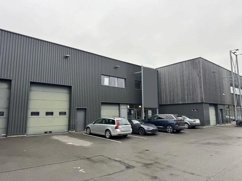 Office in LA CHAPELLE-D'ARMENTIERES for lease - Building Photo - Image 1 of 5