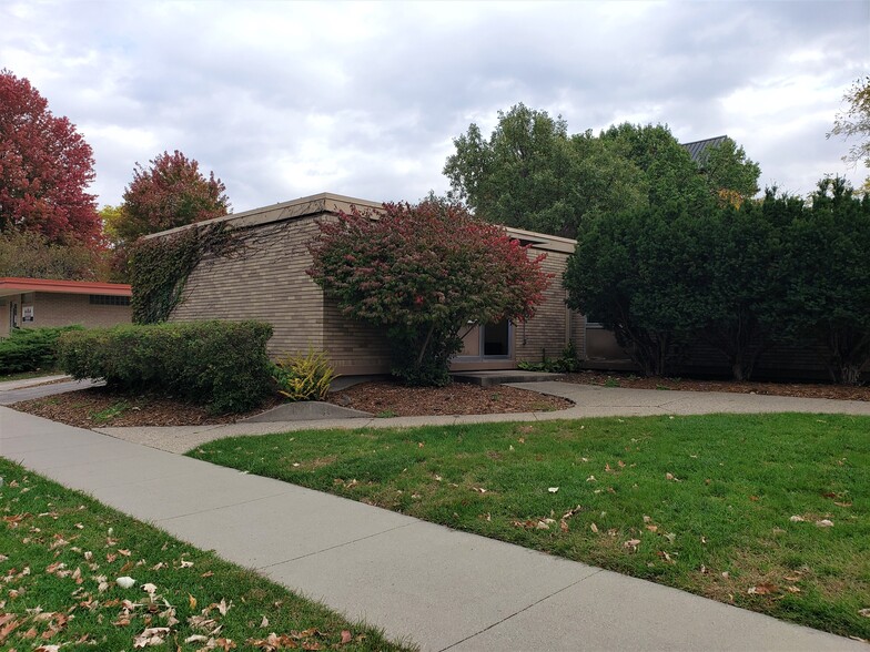 616 Kellogg Ave, Ames, IA for lease - Building Photo - Image 2 of 9