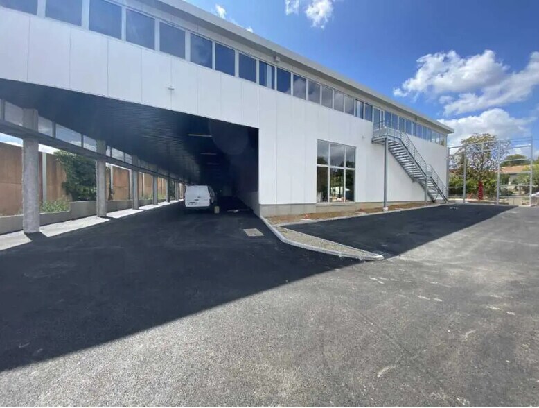 Office in Carbon-Blanc for sale - Building Photo - Image 2 of 8