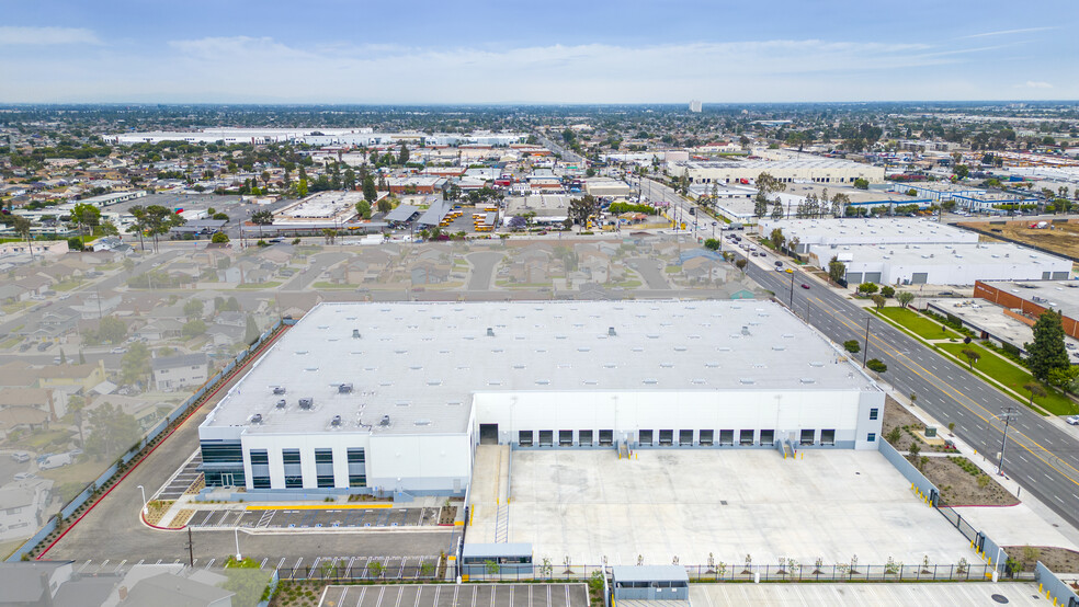 159 E Rosecrans Ave, Los Angeles, CA for lease - Building Photo - Image 1 of 6