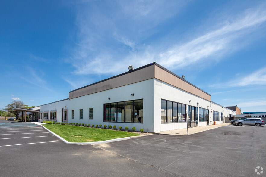 725 Broadway Ave, Holbrook, NY for lease - Primary Photo - Image 1 of 4