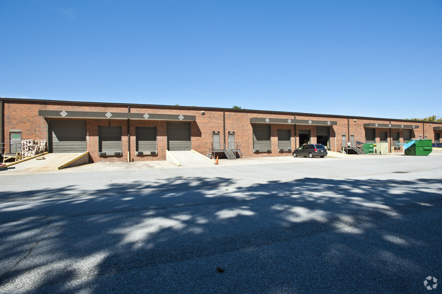 6190 Regency Pky, Norcross, GA for lease - Building Photo - Image 3 of 6