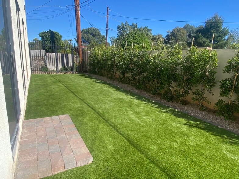 2701 E Osborn Rd, Phoenix, AZ for lease - Building Photo - Image 3 of 10