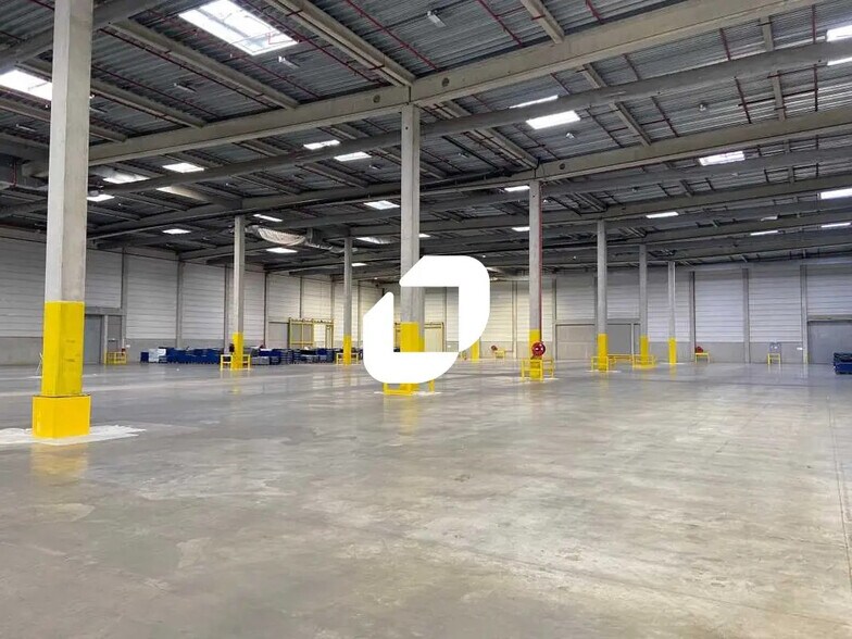 Industrial in Moissy-Cramayel for lease - Building Photo - Image 3 of 14