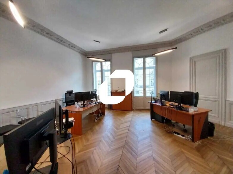 Office in Bordeaux for lease - Building Photo - Image 3 of 20