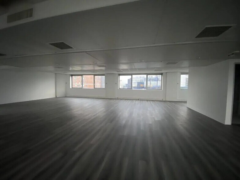 Office in Noisy-le-Grand for lease - Building Photo - Image 3 of 30