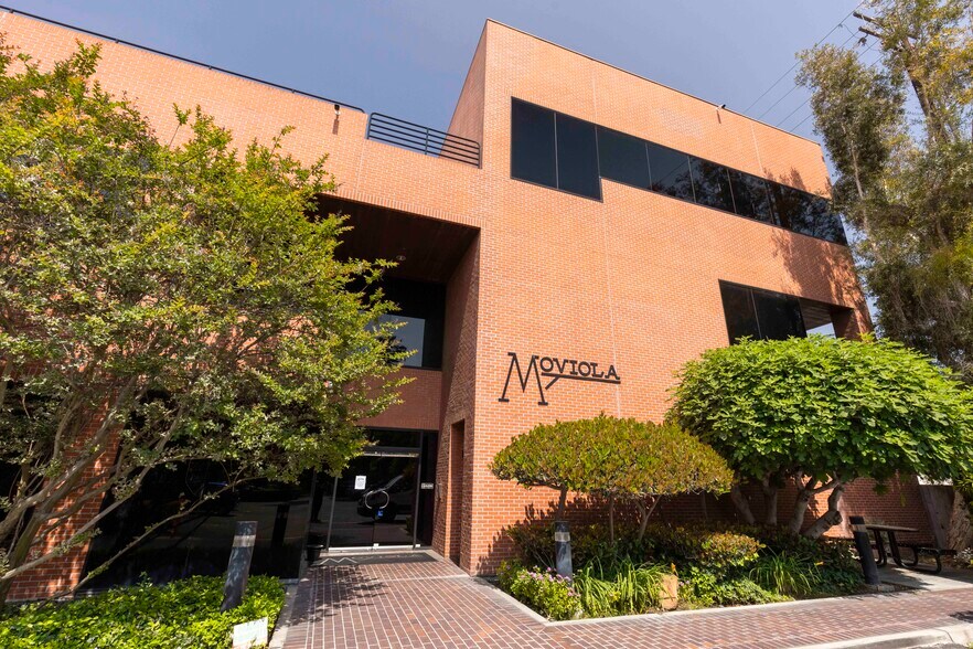 1015 N Hollywood Way, Burbank, CA for lease - Building Photo - Image 1 of 9