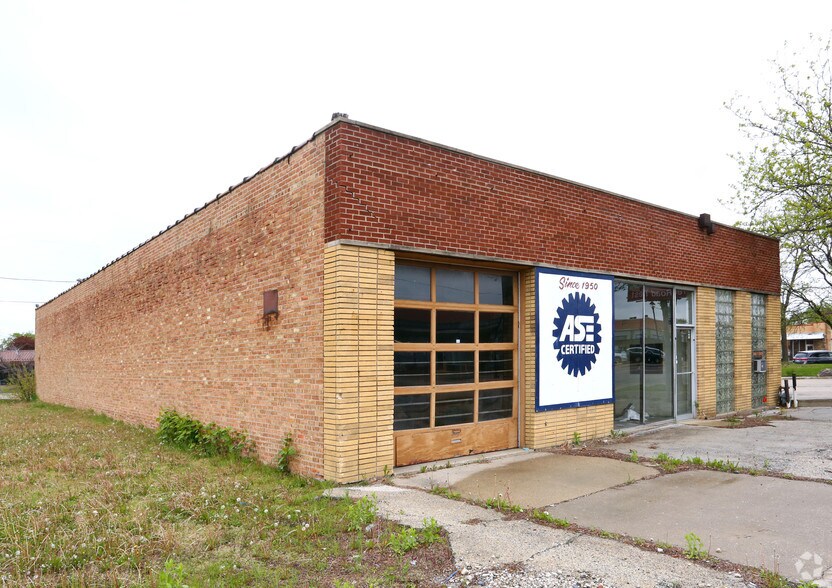 7460 N Milwaukee Ave, Niles, IL for sale - Primary Photo - Image 2 of 5