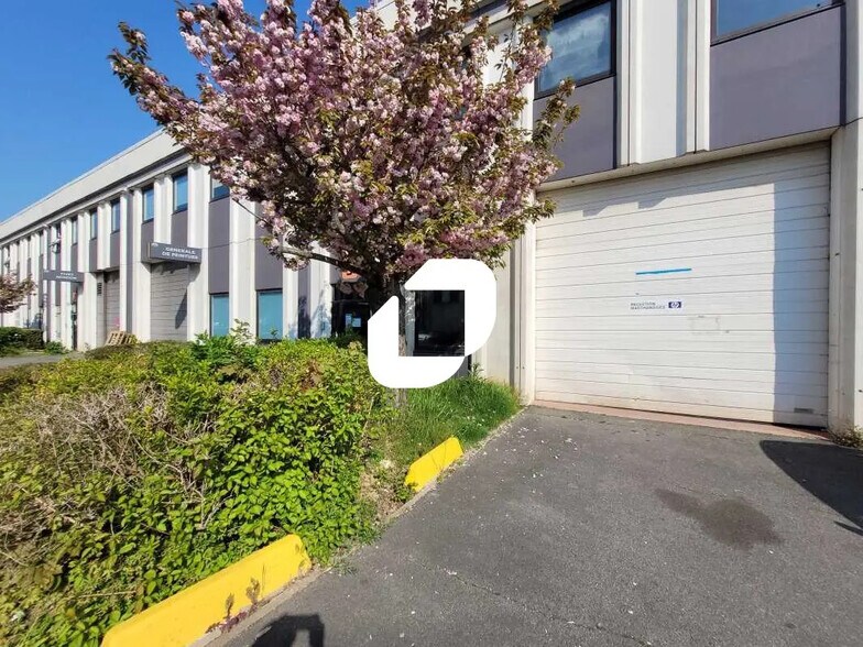 Flex in Lisses for lease - Building Photo - Image 1 of 18