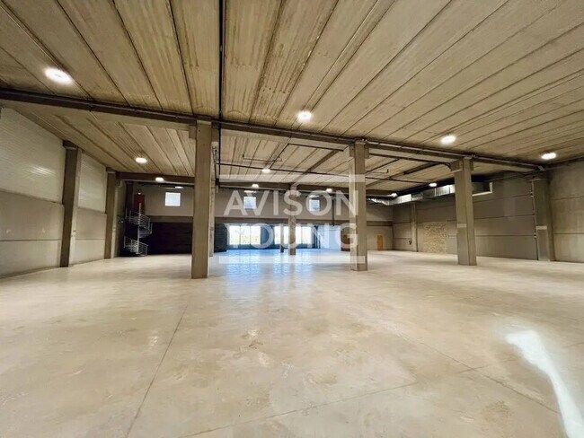 Location Local d'activités 2 635 m²