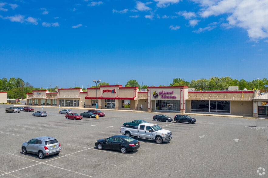 700 Crescent Blvd, Gloucester City, NJ for lease - Building Photo - Image 2 of 5