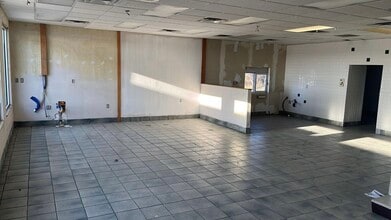 510 W Cemetary Ave, Chenoa, IL for lease Building Photo- Image 1 of 4