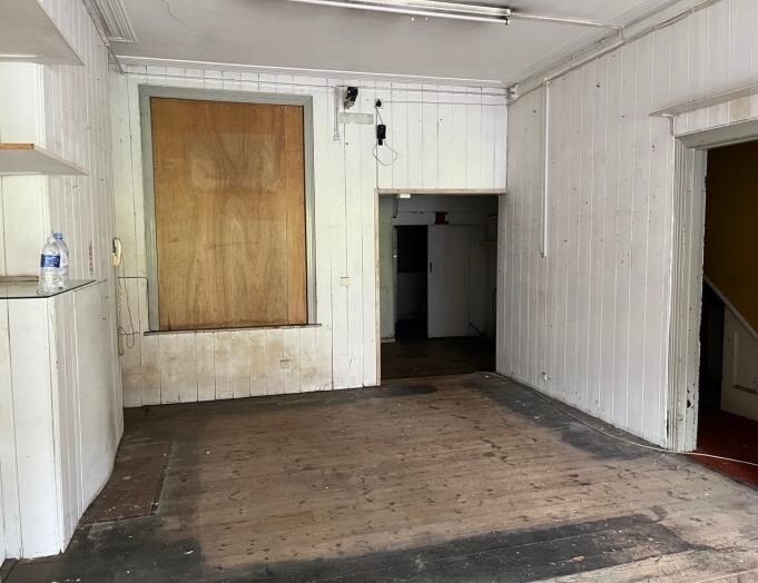 370 Poole Rd, Poole for lease - Interior Photo - Image 3 of 4