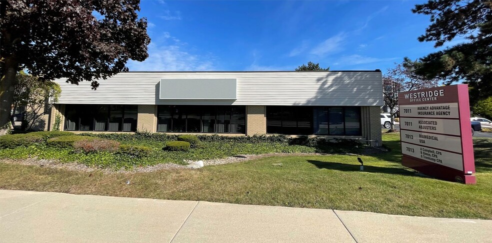 7011 Orchard Lake Rd, West Bloomfield, MI for lease - Building Photo - Image 3 of 4