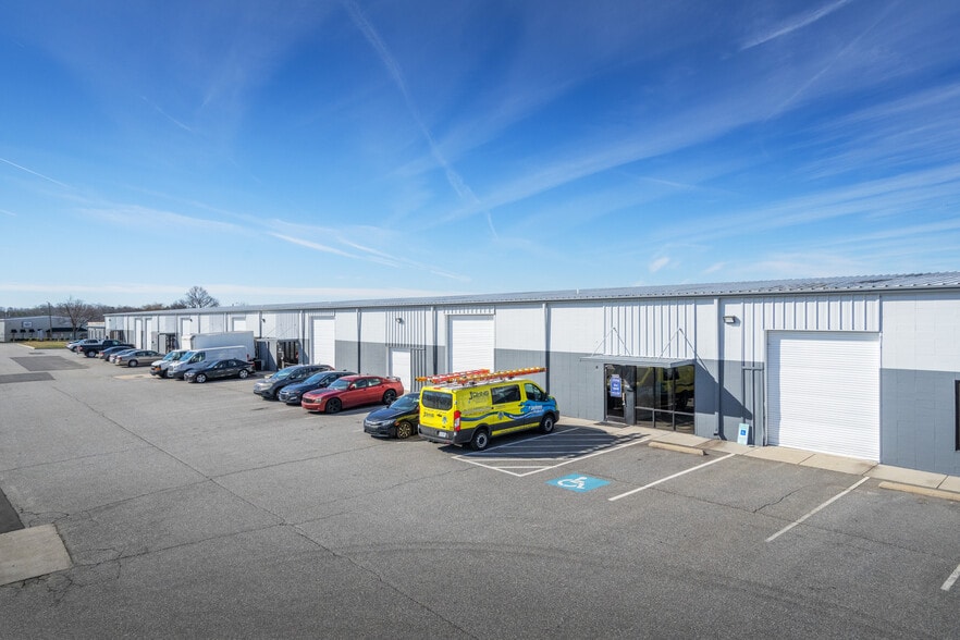 1349 S Park Dr, Kernersville, NC for lease - Building Photo - Image 3 of 4