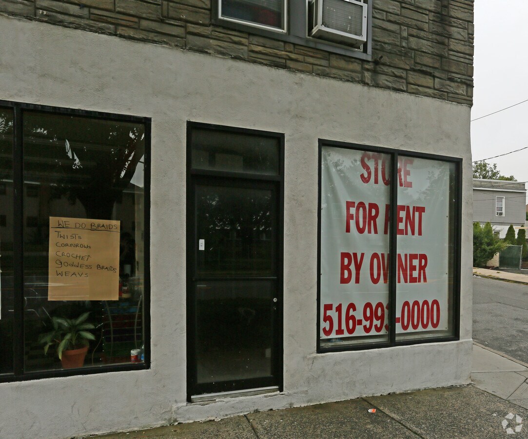 325 Hempstead Tpke, Elmont, NY 11003