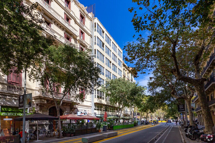 Office in Barcelona for lease - Building Photo - Image 2 of 7