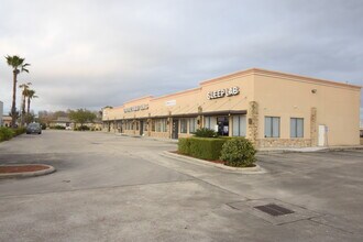 401 W Fairmont Pky, La Porte, TX for lease Building Photo- Image 1 of 7