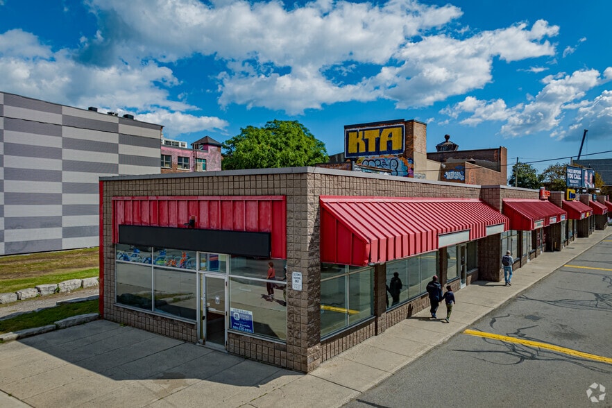 1 Wilson St, Hamilton, ON for lease - Primary Photo - Image 1 of 8