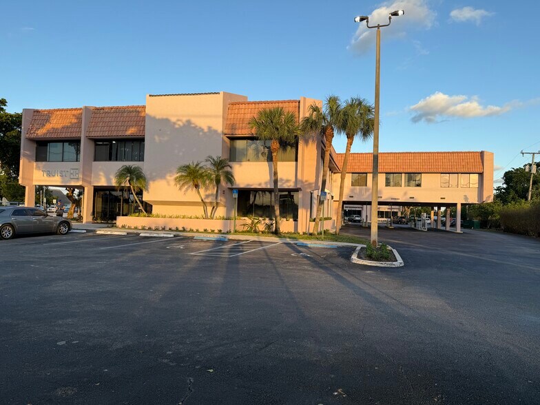 1860 Forest Hill Blvd, West Palm Beach, FL for lease - Building Photo - Image 1 of 6