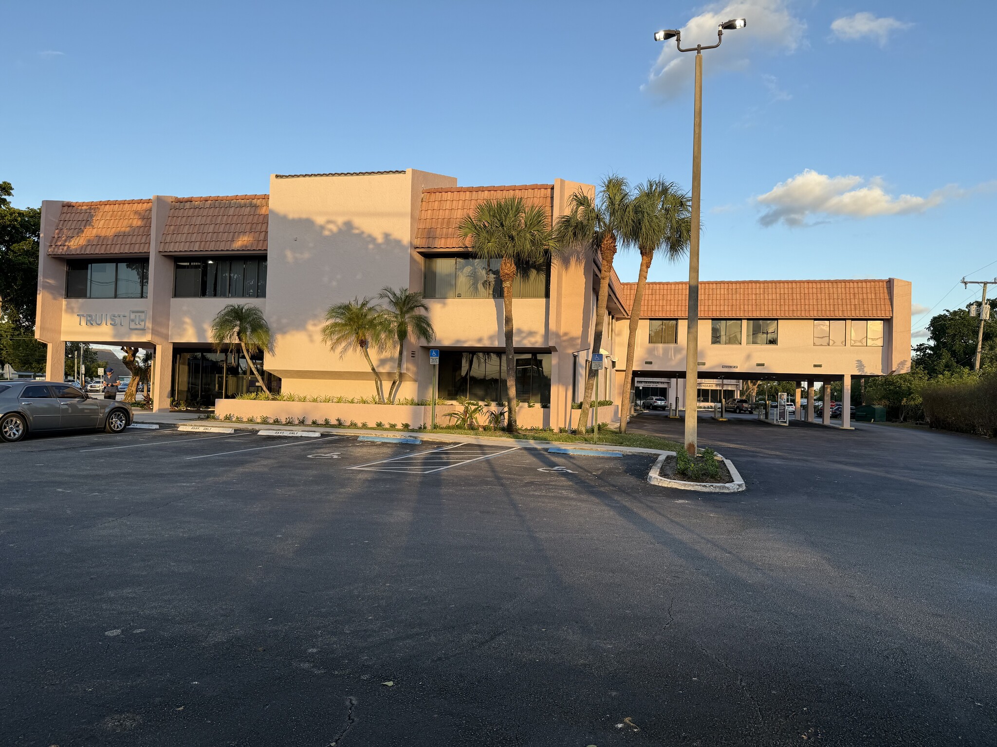 1860 Forest Hill Blvd, West Palm Beach, FL for lease Building Photo- Image 1 of 7