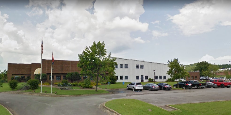 260 Bennett Dr, Pulaski, TN for lease - Building Photo - Image 2 of 7