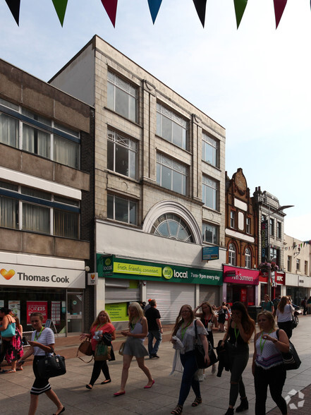 90 High St, Southend On Sea for lease - Building Photo - Image 3 of 5