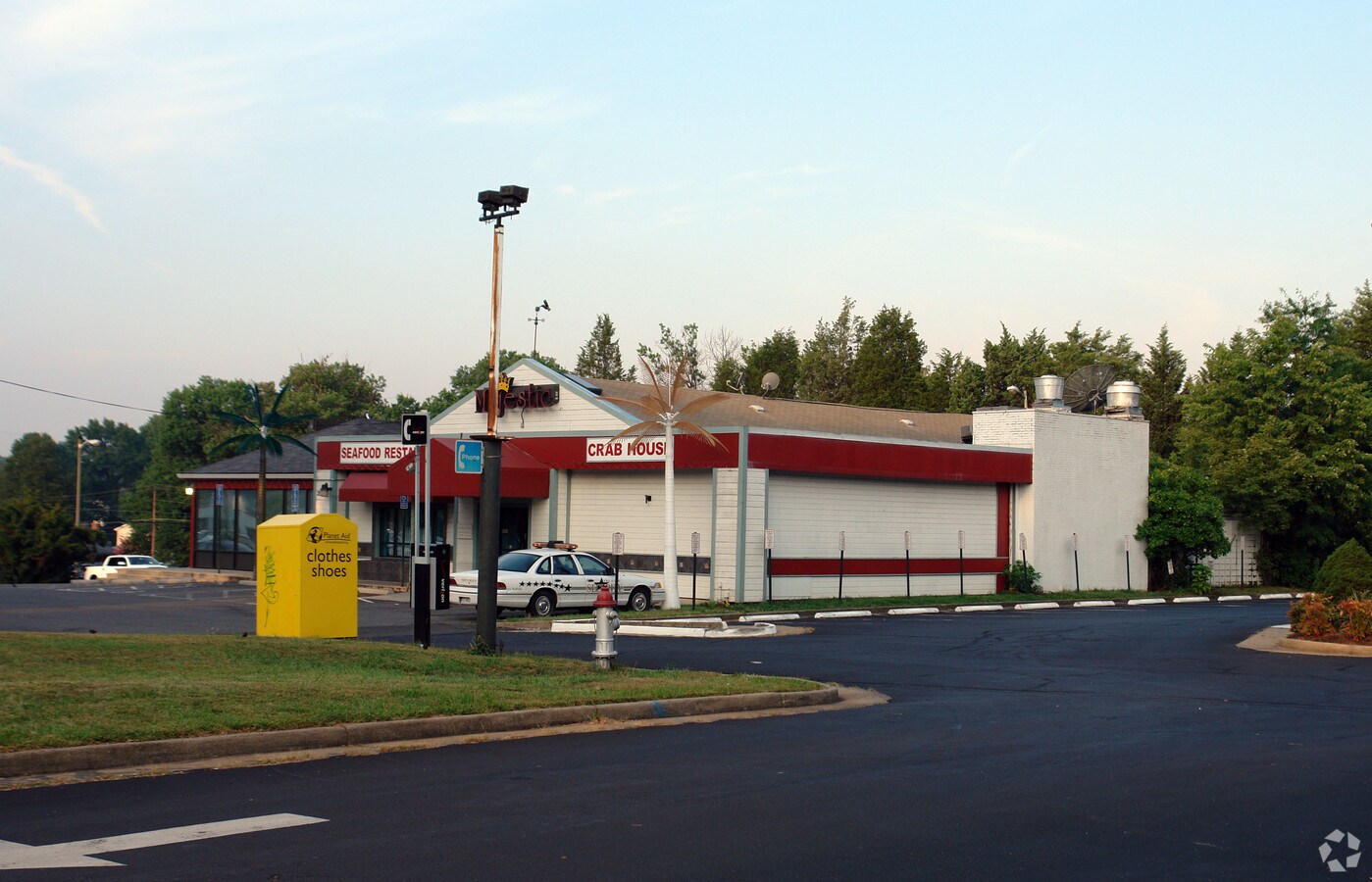 2922 Annandale Rd, Falls Church, VA 22042