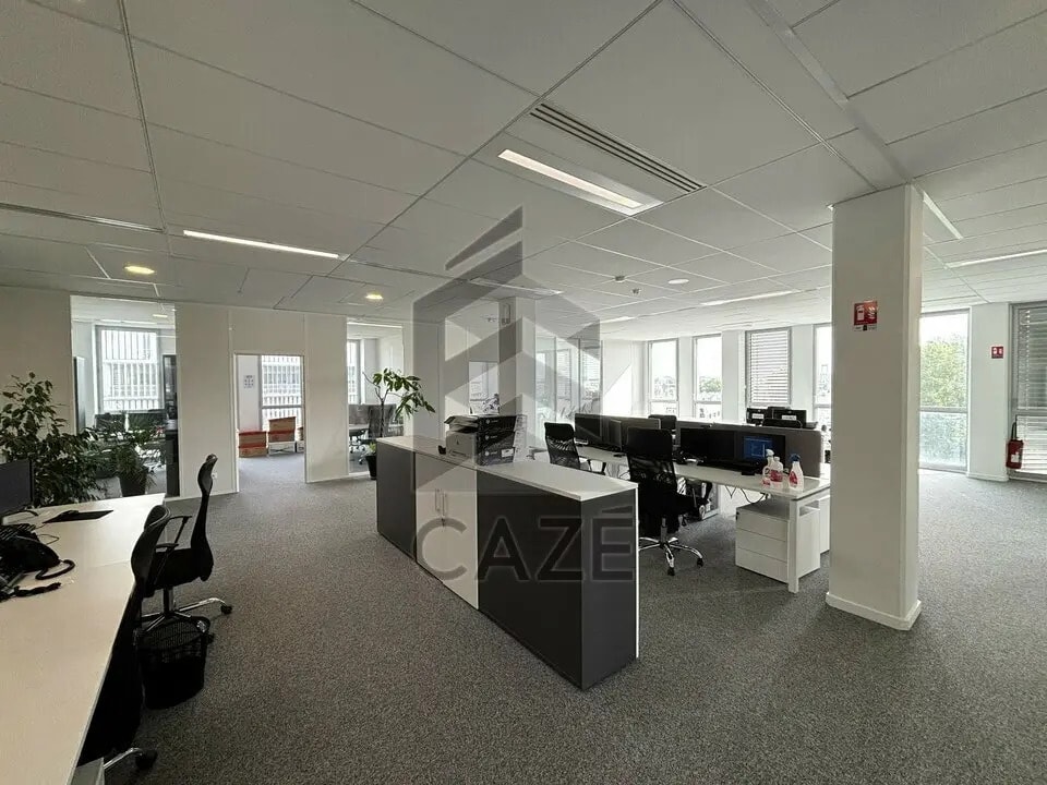 Vente Bureaux 296 m² - Photo 1