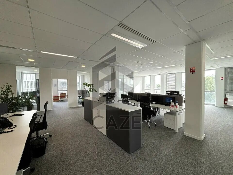 Office in Bordeaux for sale Interior Photo- Image 1 of 5