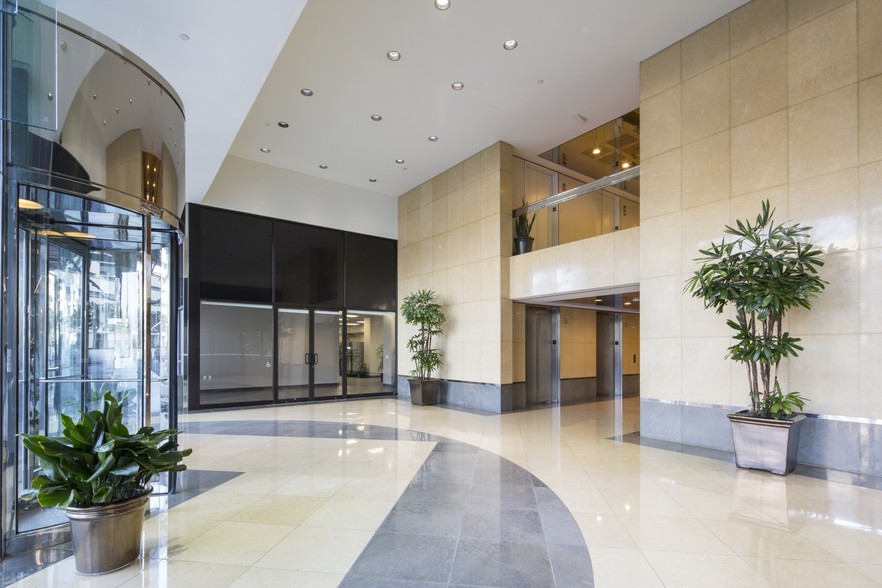 15760 Ventura Blvd, Encino, CA for lease - Lobby - Image 3 of 4