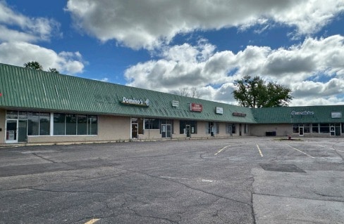 300-320 Wolf River Plz, New London, WI for lease - Building Photo - Image 1 of 4